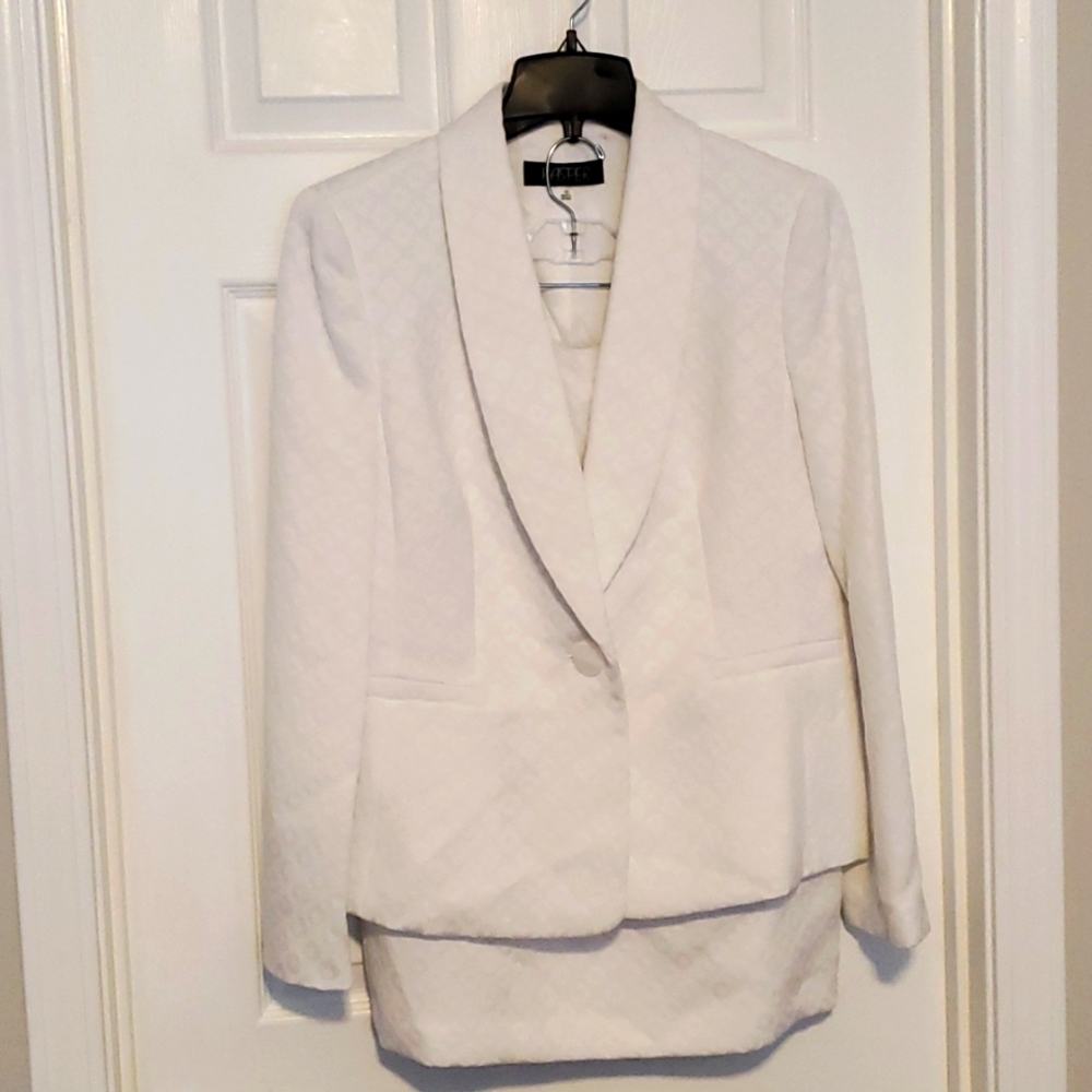 Kasper White Skirt and Blazer Suit